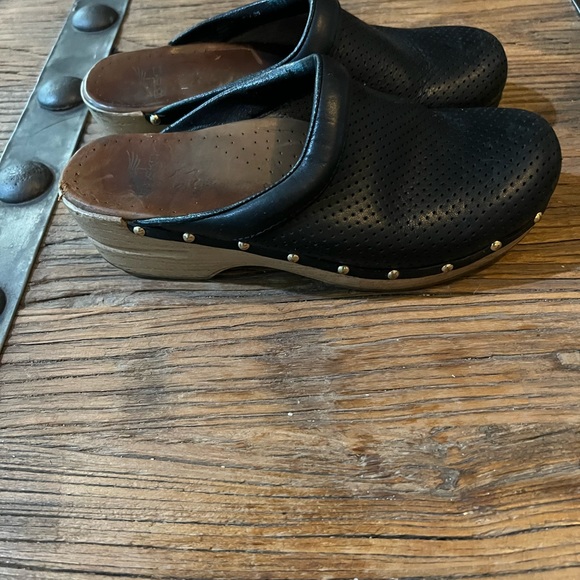 GUC Women Dansko Perforated BlackLeather Slip Slide Mule Clog size 39 - Picture 3 of 7